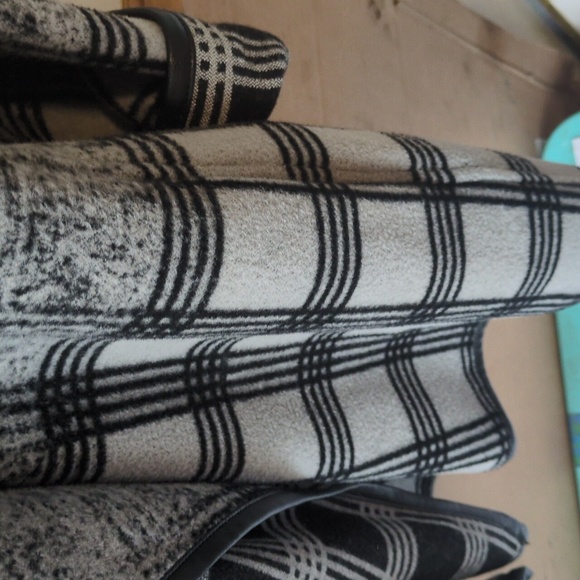 Leather trim and warm - Picture 5 of 10